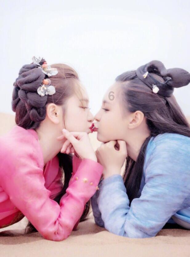师政委看不惯师政治部主任与师长抱成拳头，形成了小圈子
