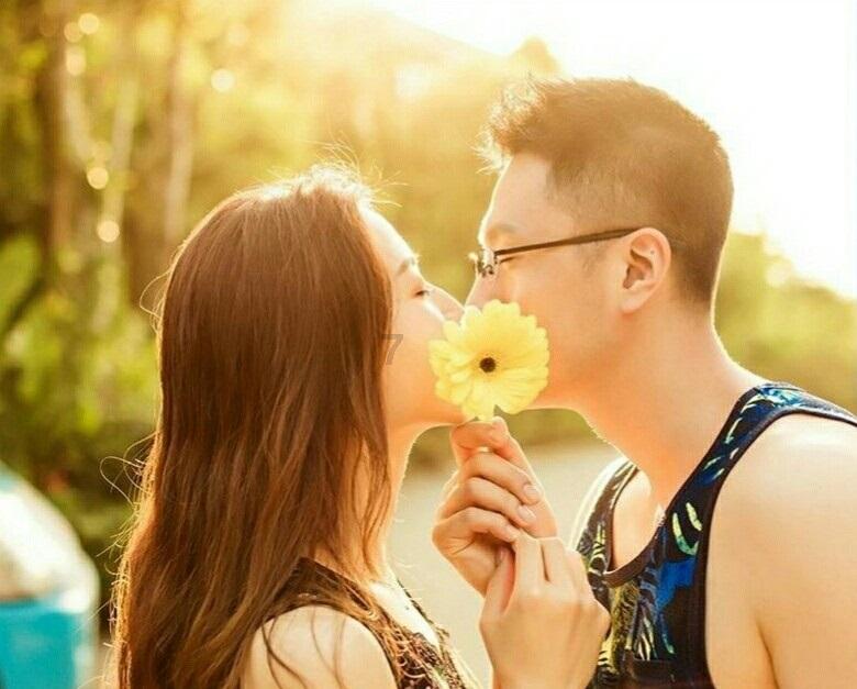 救援爱图画的男孩