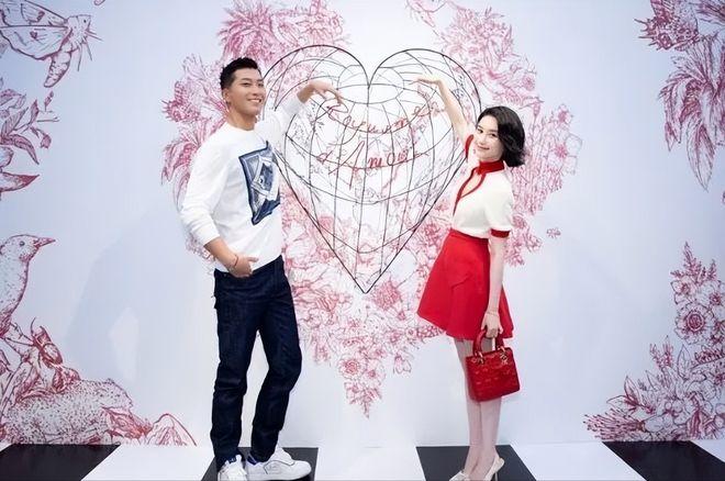 哈维：还有三个非常重要的奖杯可以竞争 阿劳霍说他可以踢边后卫