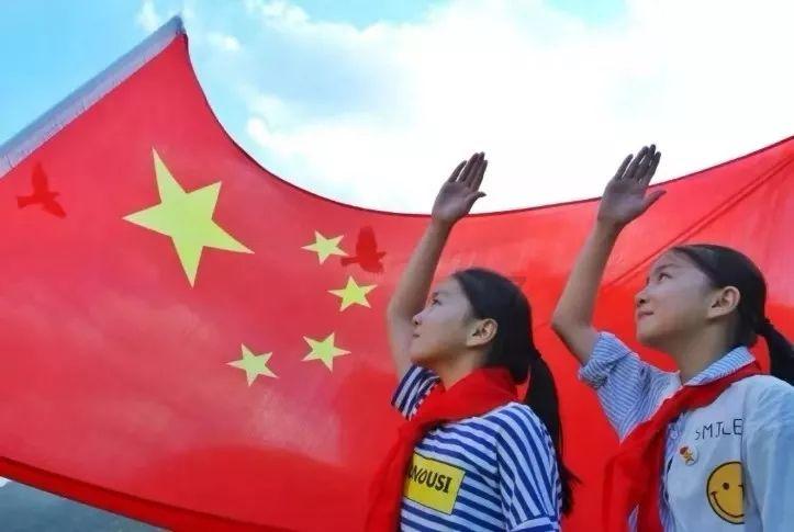 黄景瑜真朴实无华，羽绒衣都穿上了，保暖才是最主要别整七七八八
