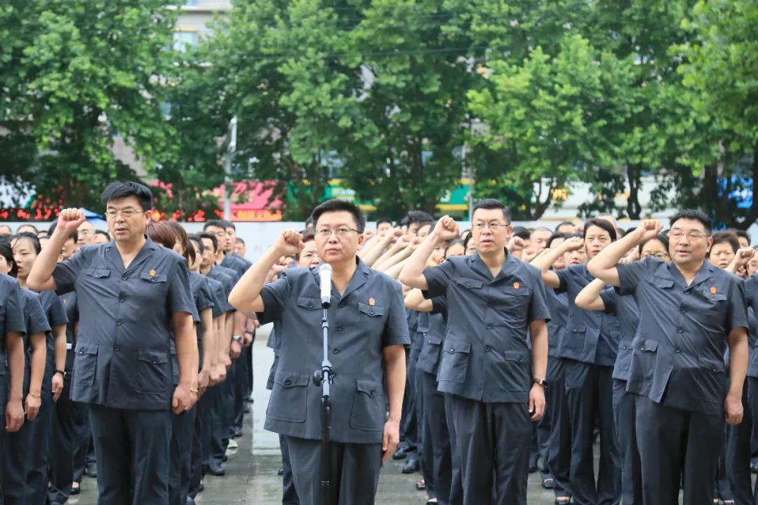 小镇惊魂
