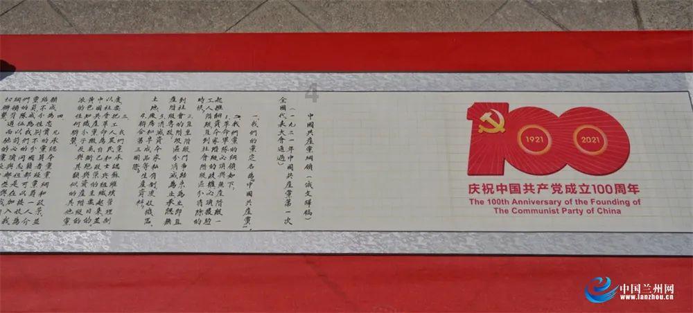 冰窟窿下的大鲤鱼悠闲晒太阳,新年见大胖鱼,连年有余!