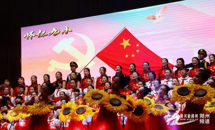 提醒内江人:早点安排!市中区新春极光焰火草地狂欢节入场券正在热销——