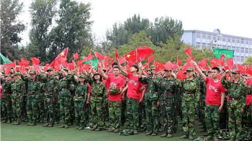 救援男孩毕业生