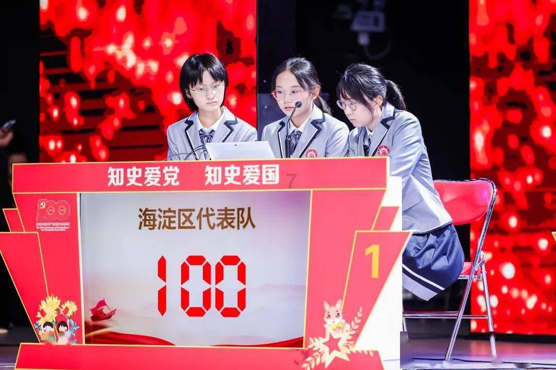 课间老师与孩子们的有趣互动,网友:小小年纪,功夫了得!