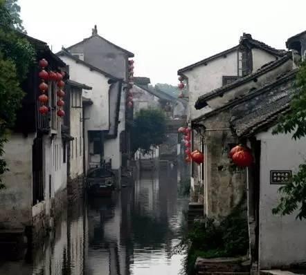 逃离违建房屋9