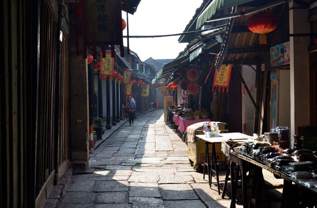 华泰期货贵金属：多数经济数据向好 贵金属暂陷震荡格局