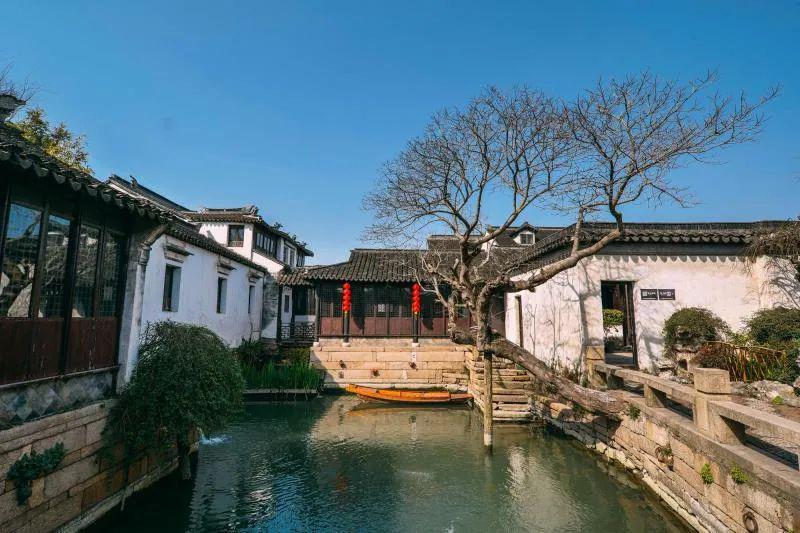 长方形长是600米，宽400米，把它做成一个最大的正方形，正方形的面积是多少公顷？游戏画面