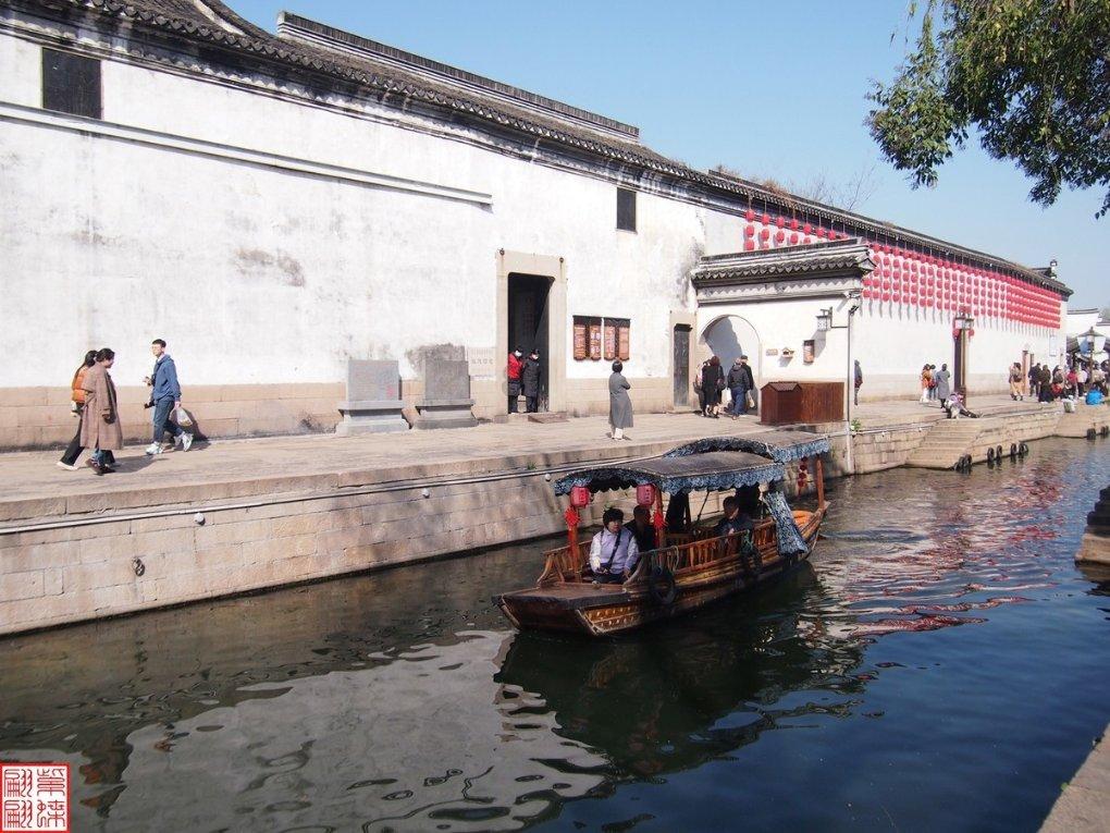 逃离无人的学校