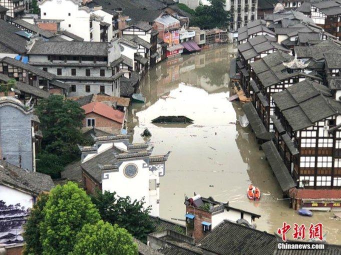 沙漠前行