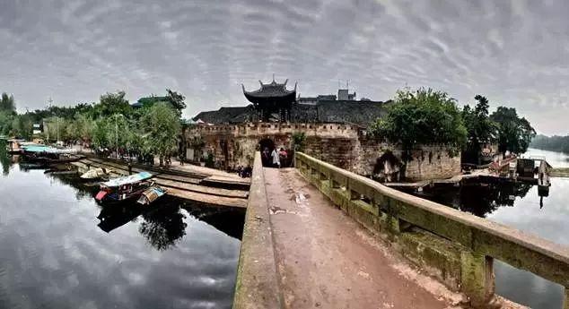 暴雨引发洪水 澳大利亚西部部分地区陆路交通中断