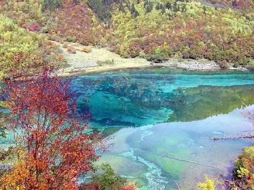 排查安全隐患 确保节日稳定